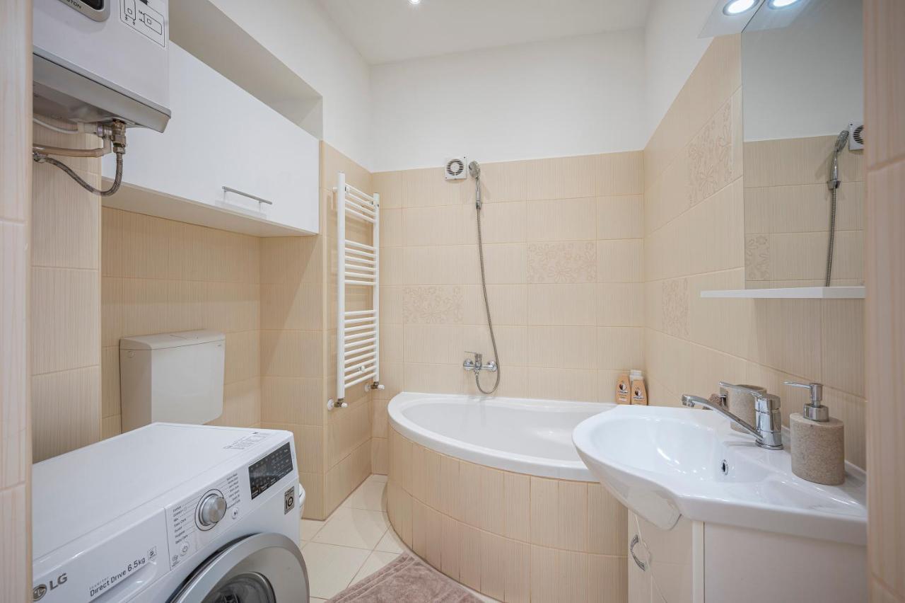 Design @ Rumbach Apartament *